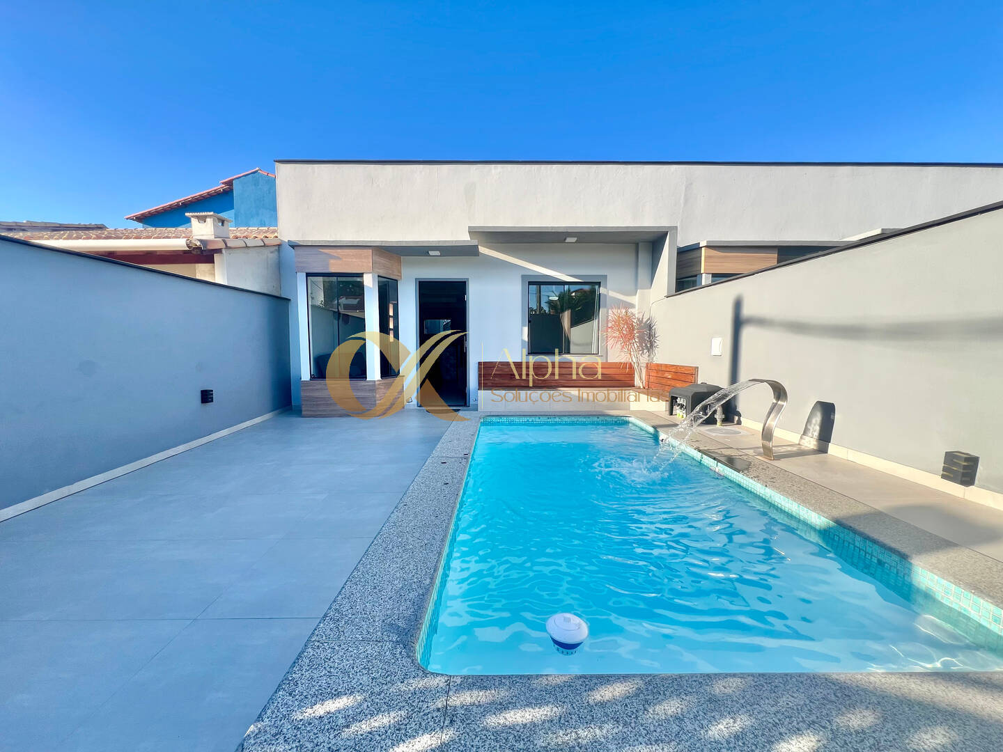 Casa à venda com 2 quartos, 70m² - Foto 1