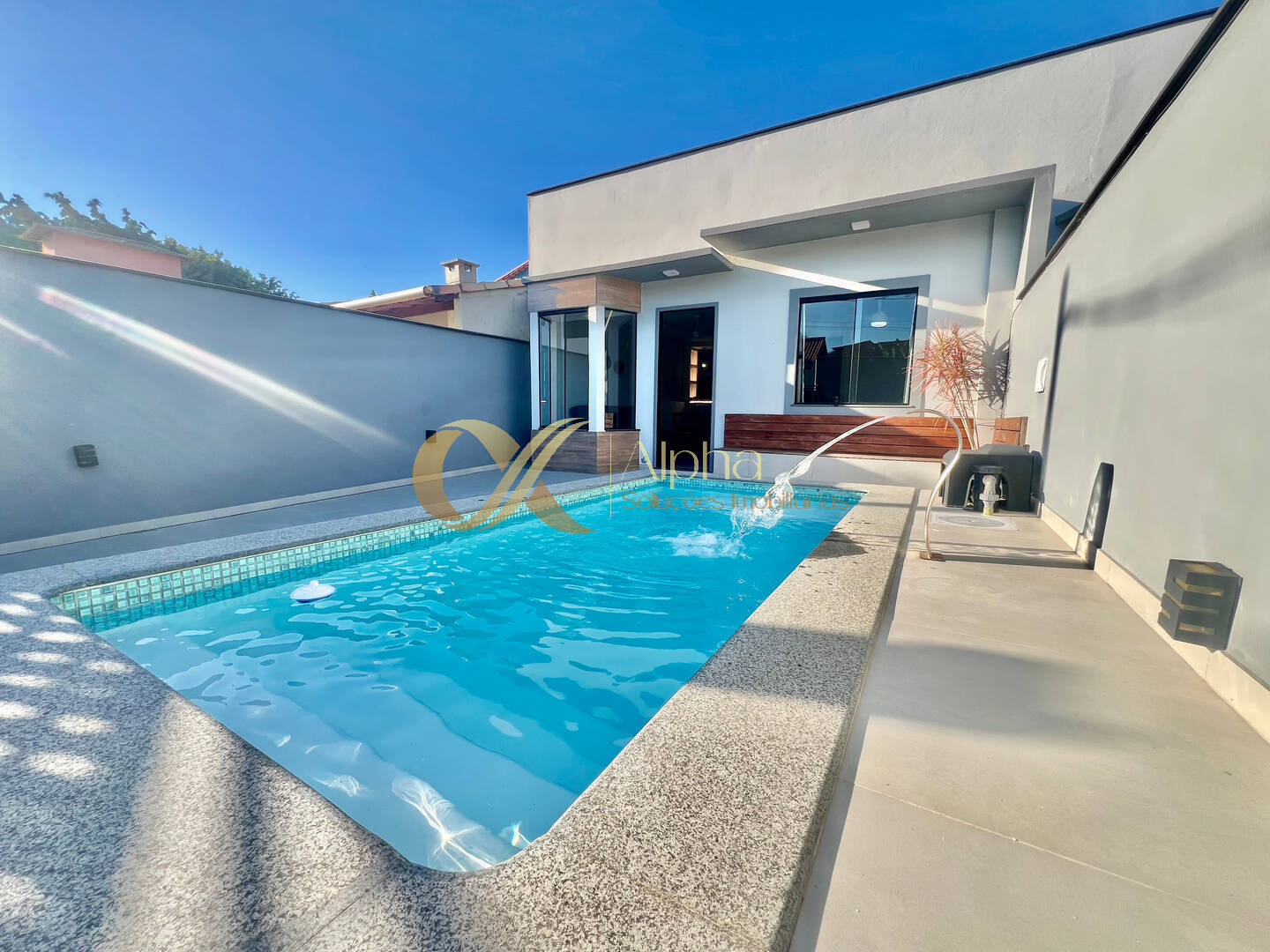 Casa à venda com 2 quartos, 70m² - Foto 2