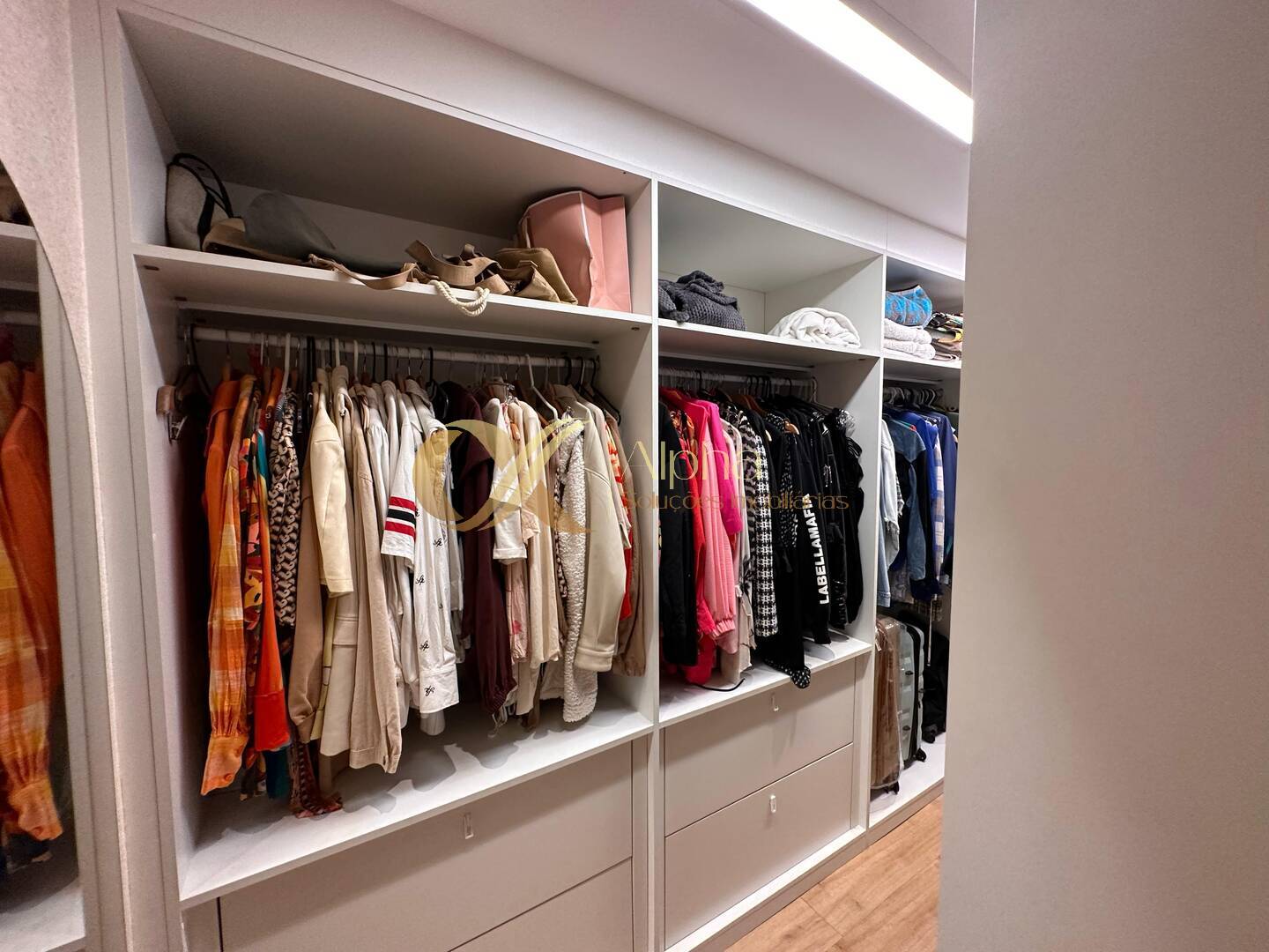 Casa de Condomínio à venda com 4 quartos, 310m² - Foto 17
