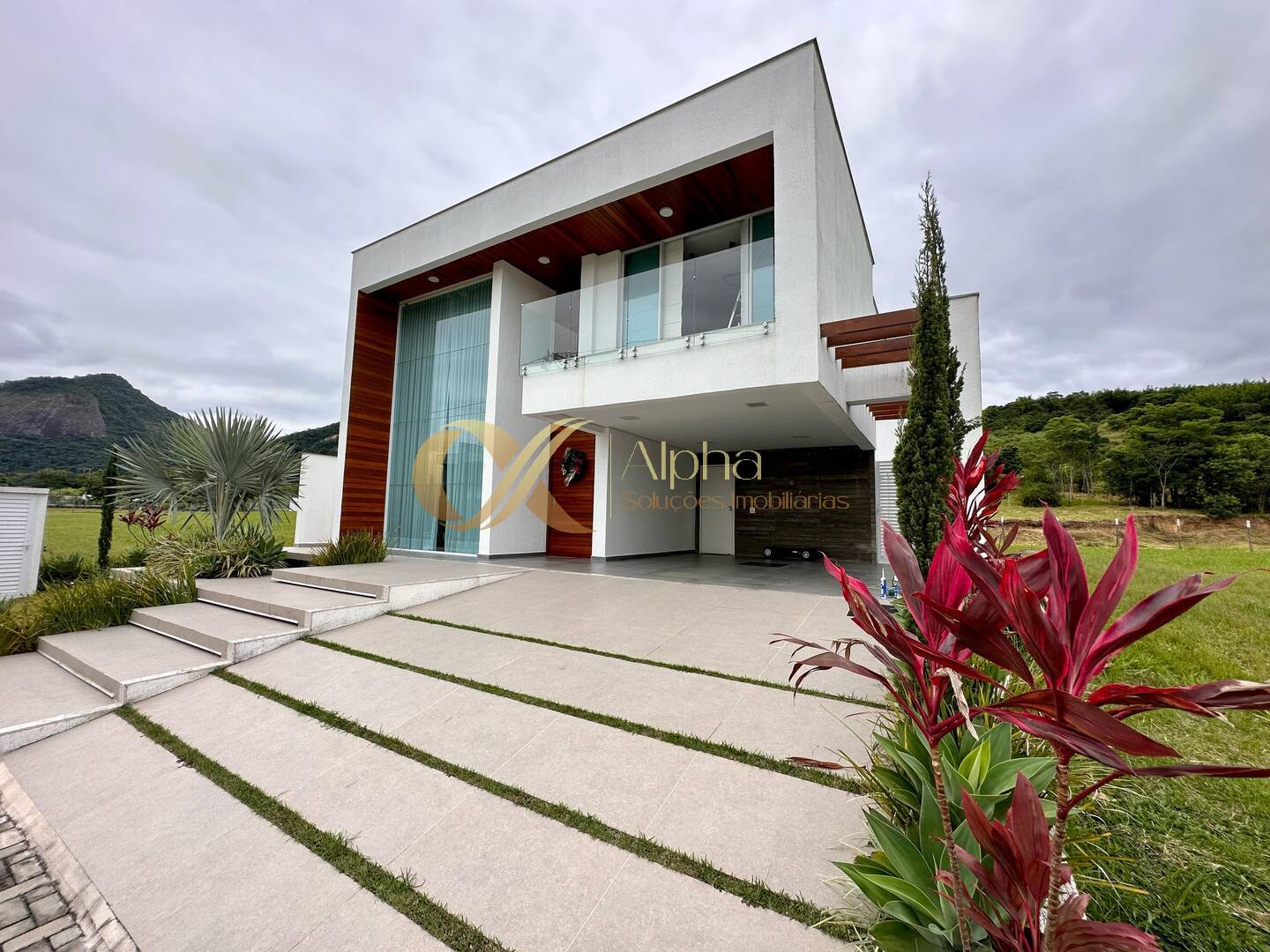 Casa de Condomínio à venda com 4 quartos, 310m² - Foto 2