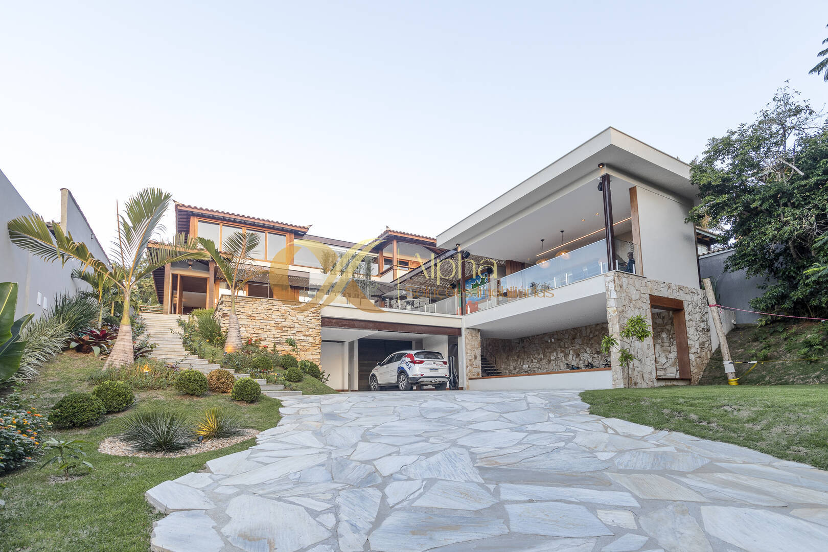 Casa à venda com 6 quartos, 500m² - Foto 1