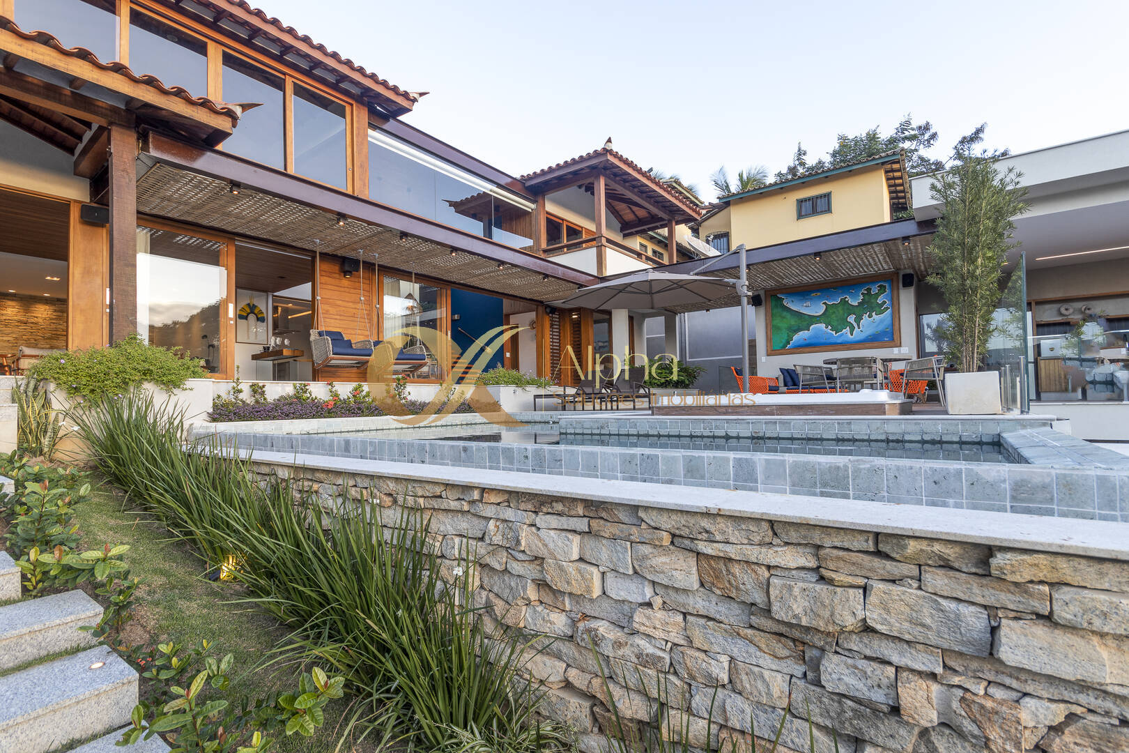 Casa à venda com 6 quartos, 500m² - Foto 3