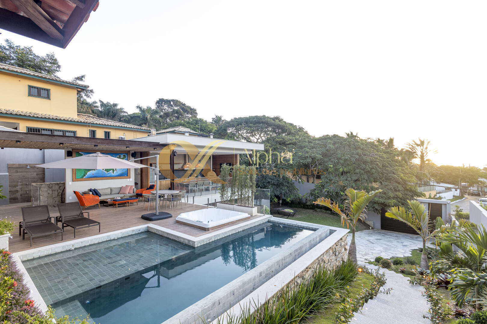 Casa à venda com 6 quartos, 500m² - Foto 4
