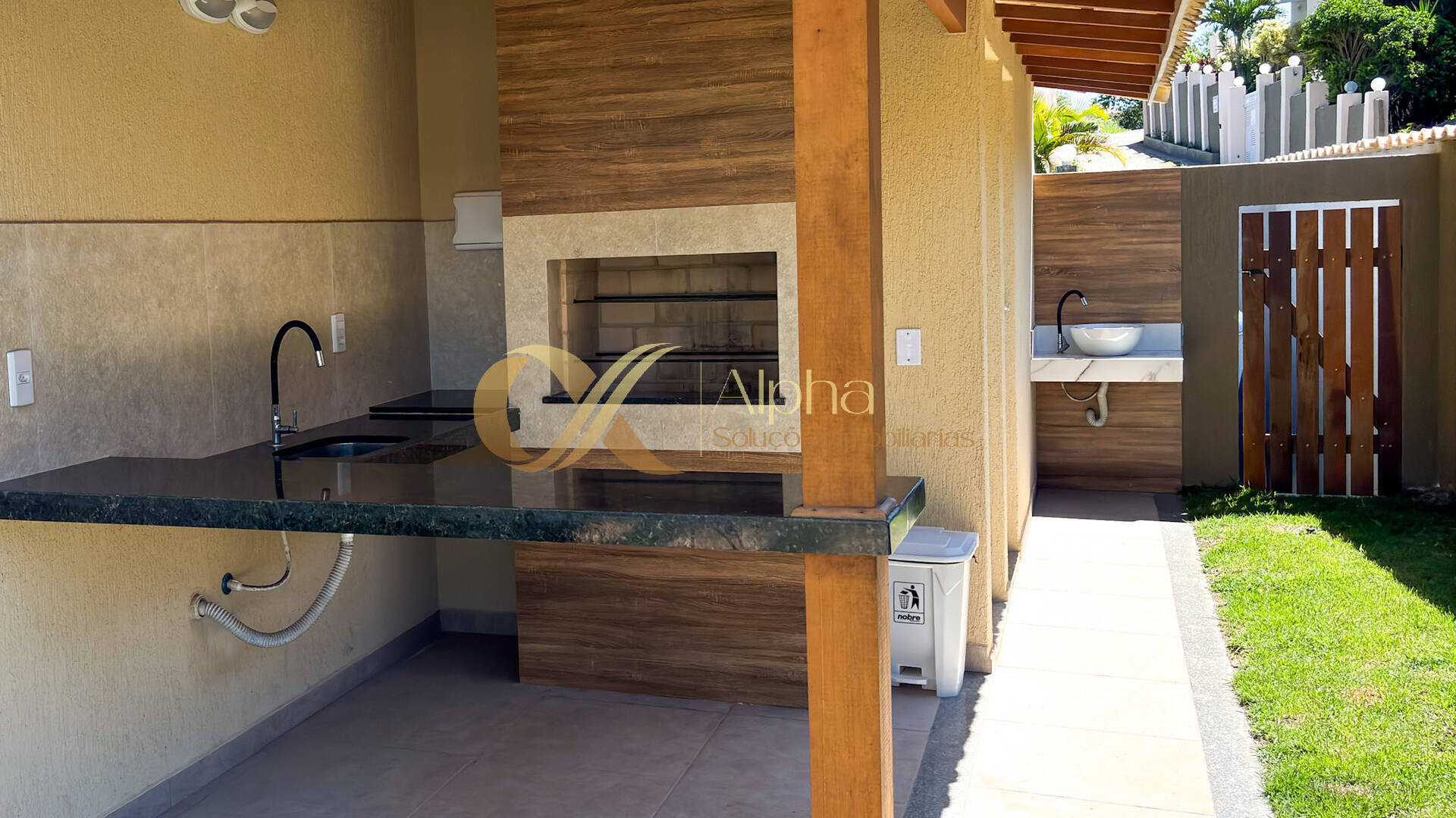 Casa à venda com 3 quartos, 130m² - Foto 2