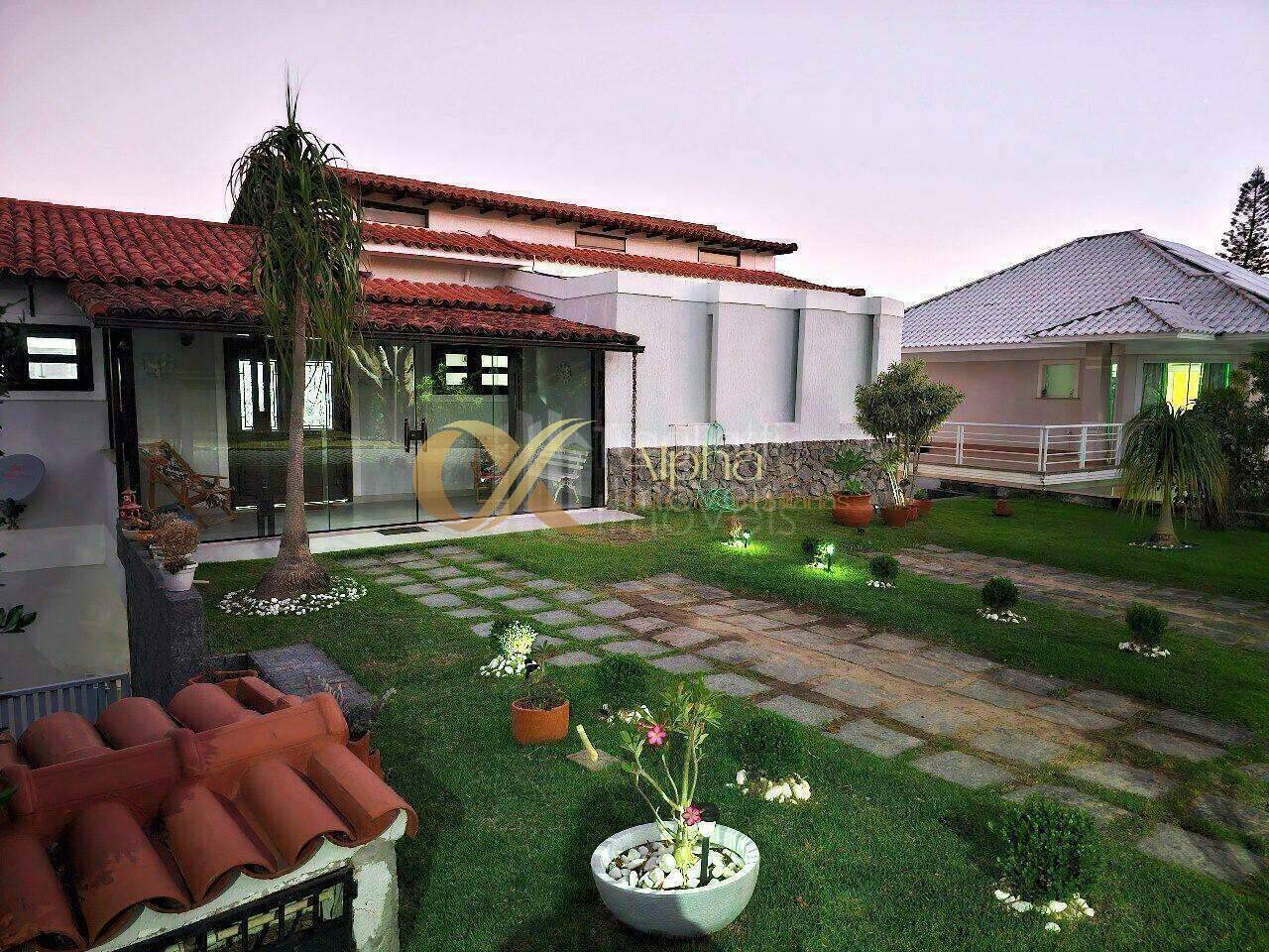 Casa à venda com 5 quartos, 315m² - Foto 1