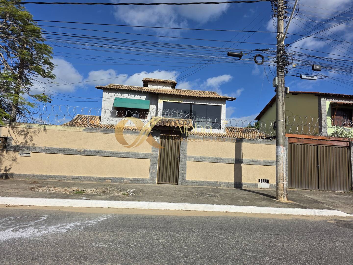 Casa à venda e aluguel com 6 quartos, 338m² - Foto 1