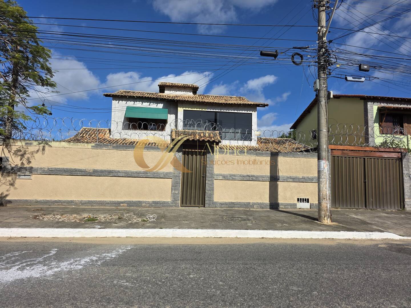 Casa à venda e aluguel com 6 quartos, 338m² - Foto 2
