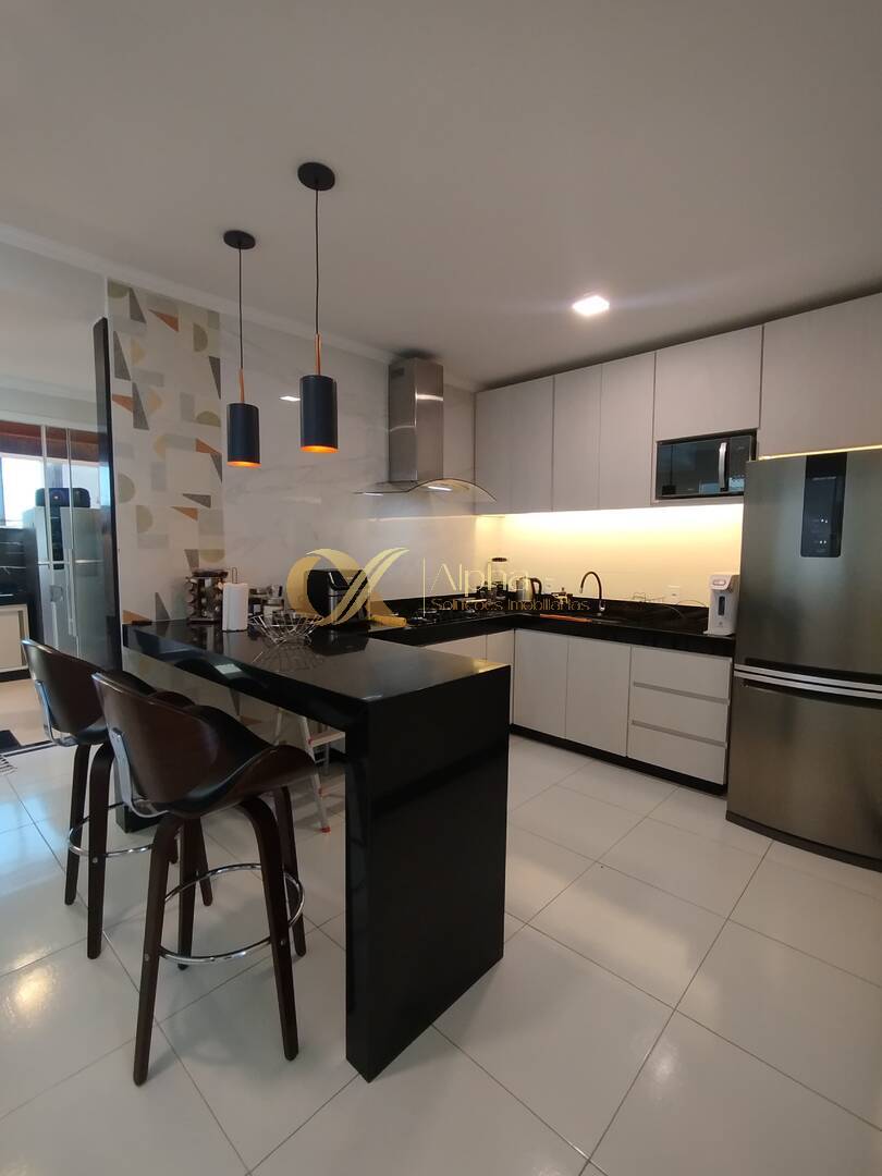 Casa à venda com 3 quartos, 180m² - Foto 18