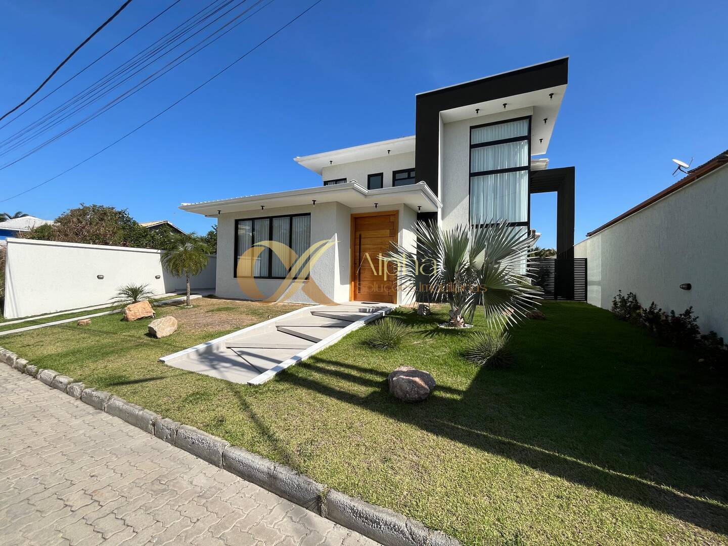 Casa à venda com 4 quartos, 209m² - Foto 1