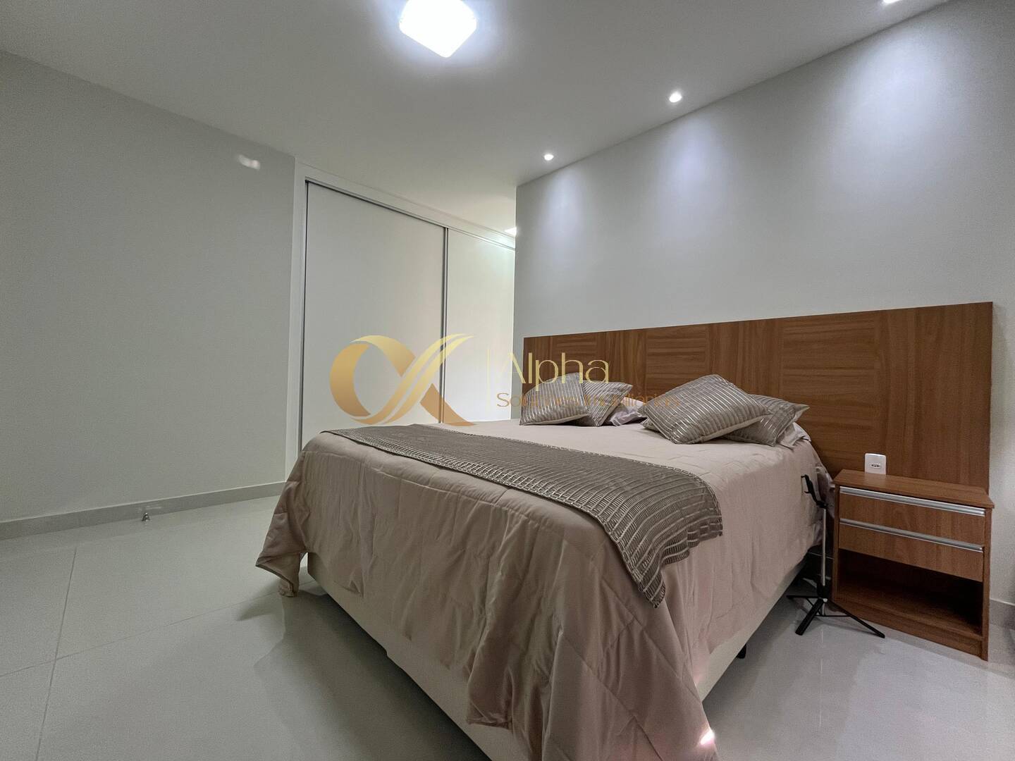 Casa à venda com 4 quartos, 209m² - Foto 14