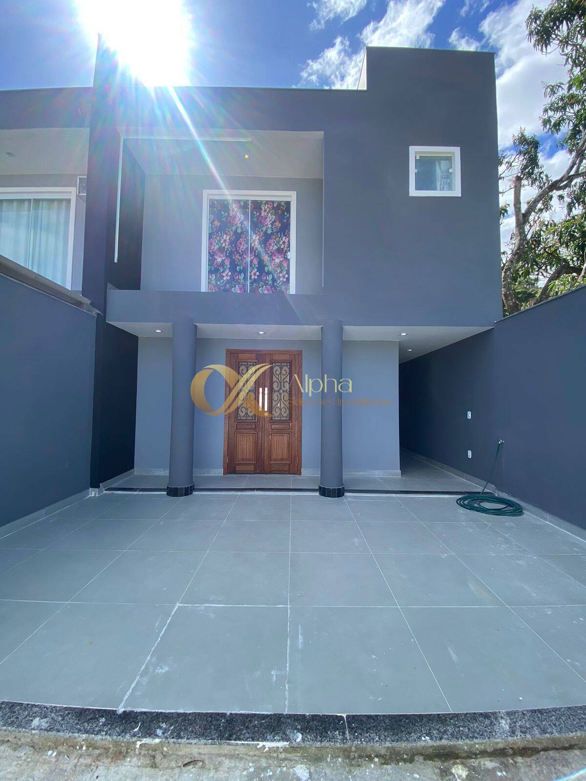 Casa à venda com 3 quartos, 120m² - Foto 1