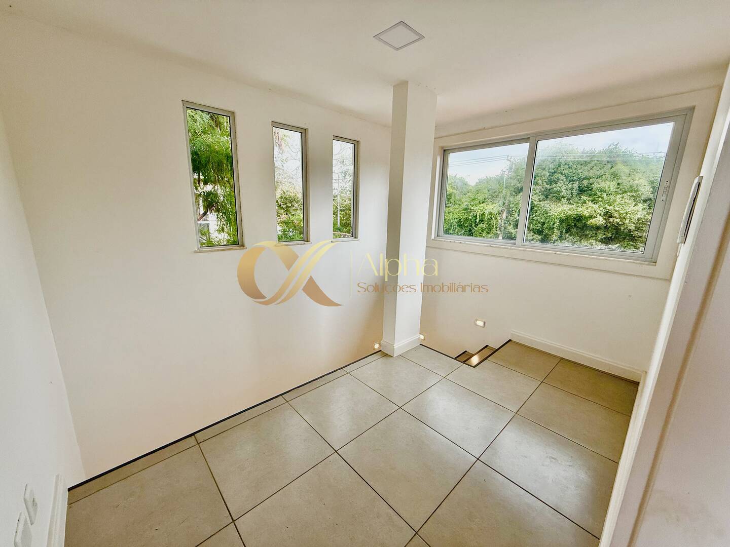 Casa à venda com 4 quartos, 270m² - Foto 4