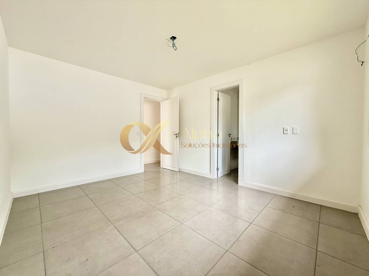 Casa à venda com 4 quartos, 270m² - Foto 32