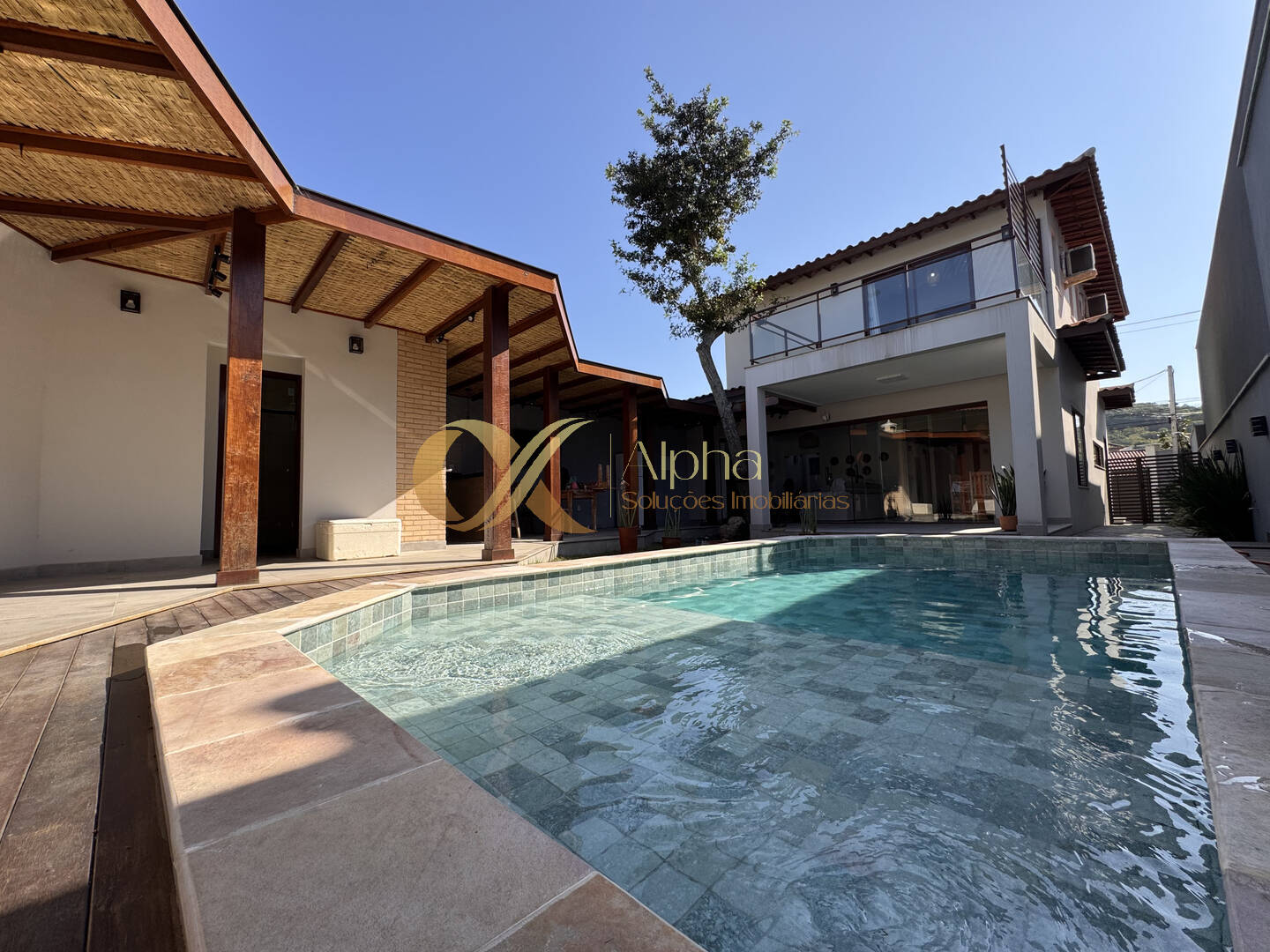 Casa, 4 quartos, 236 m² - Foto 1