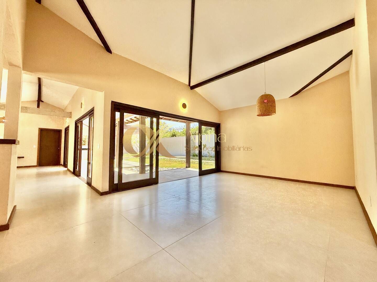 Casa à venda com 4 quartos, 242m² - Foto 2