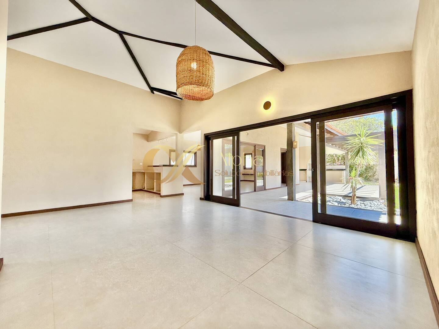 Casa à venda com 4 quartos, 242m² - Foto 3