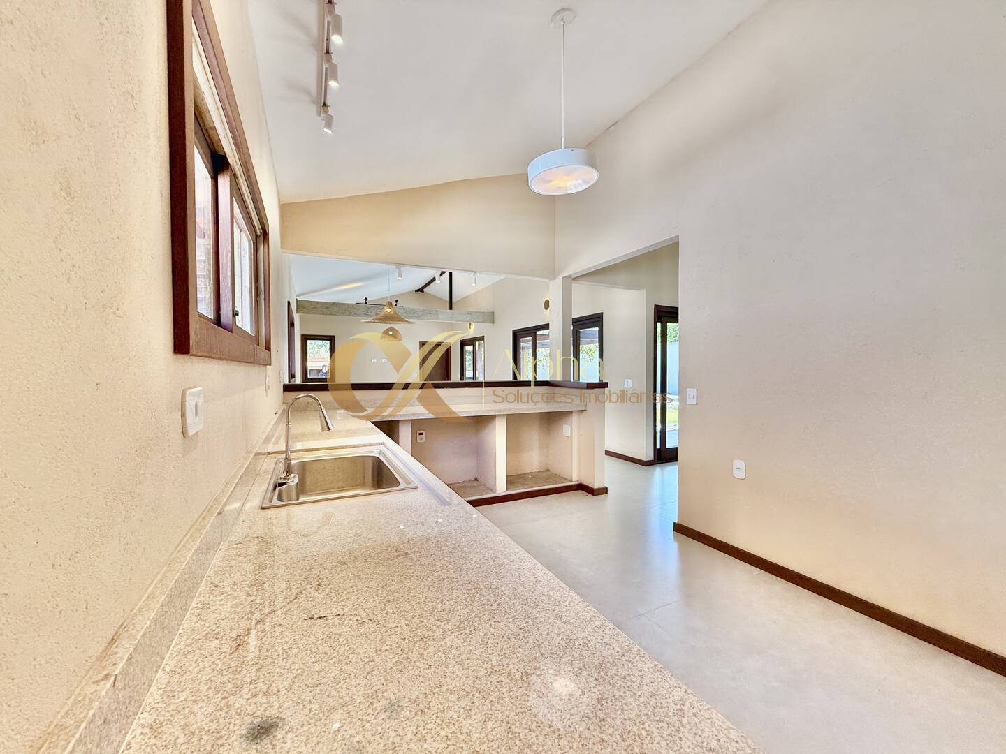 Casa à venda com 4 quartos, 242m² - Foto 17